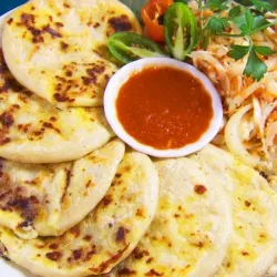 Pupusa salvadoreña: plato típico con identidad cultural